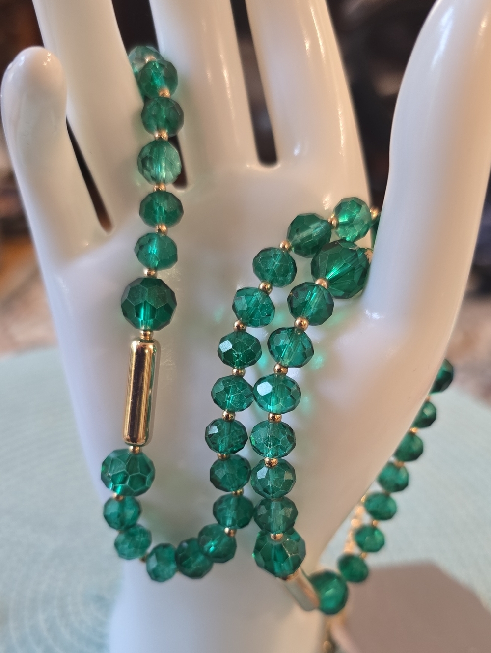 LIZ CLAIBORNE BRAND WOMENS FASHION JEWELRY GREEN & GOLDTONE NECKLACE & EARRINGS